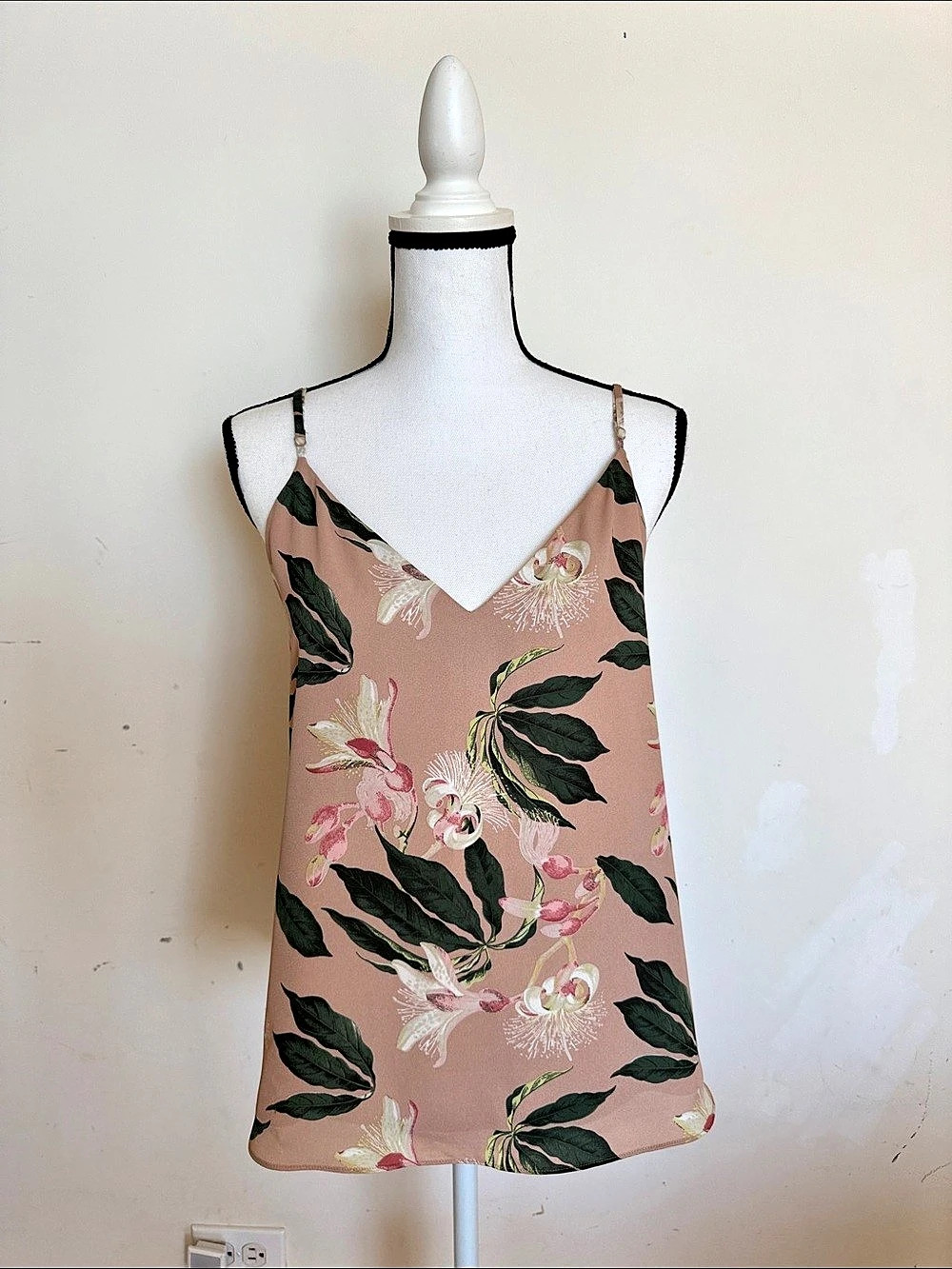 Aritzia Babaton  Floral Camisole in Pink & Green Size Medium